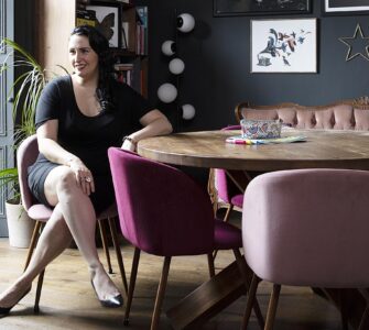 Curved table and circular lights make you feel good